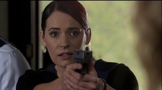 Emily Prentiss holding a gun: a thread(open if you’re a bisexual with mommy issues)
