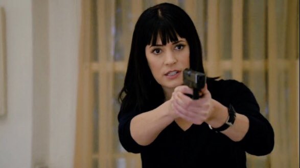 Emily Prentiss holding a gun: a thread(open if you’re a bisexual with mommy issues)