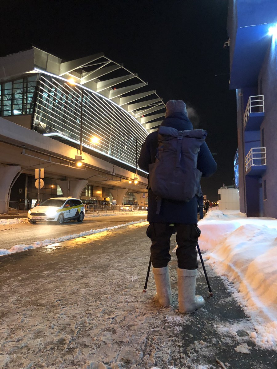 Filmen bei -20 fordert einiges ab. Kameramann Viktor Volkov trägt passend zum Wetter russische Filzstiefel  #Walenki. Berichten für  @srfnews und  #srftagesschau ist Teamwork.