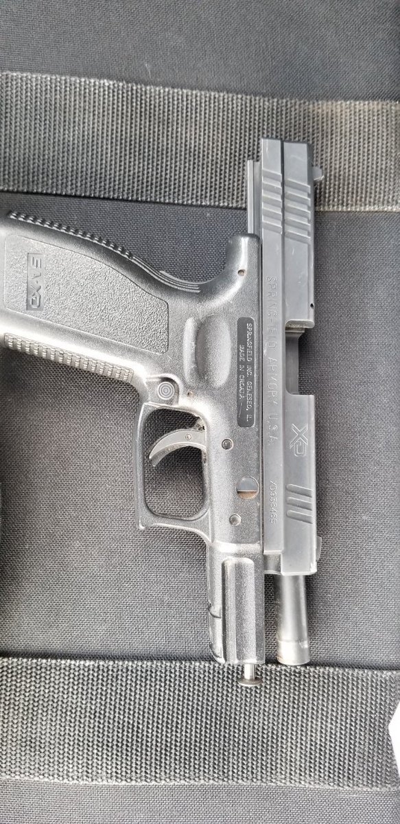 DPDSCNPO's tweet image. Guns and drugs taken off the street. Working hard to keep our citizens safe in Oak Cliff! #KeepingDallasSafe @DallasPD