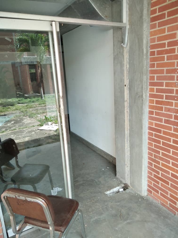 luifer_nando_95's tweet photo. No podemos permitir que sigan matando a nuestra casa de estudio, las autoridades tienen que hacerse cargo de la seguridad de nuestras instalaciones. Hago un llamado a toda la comunidad estudiantil Udista a hacer eco de lo sucedido. https://t.co/4TsAhzae8n