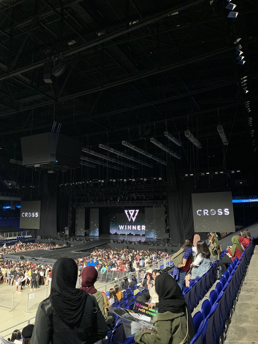 kdaelfarmy's tweet photo. Pergi concert, dptlah kwn baru.. sorg nama Khaleeda, same name with me. And lagi sorg namanya Azie.. Until now contact thru ig💙
Bilalah dpt pergi concert lagi ye..😌
#WINNERCROSSTOUR https://t.co/kROdU5r5sQ