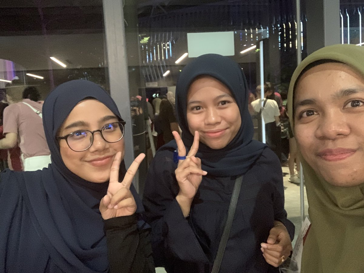 kdaelfarmy's tweet photo. Pergi concert, dptlah kwn baru.. sorg nama Khaleeda, same name with me. And lagi sorg namanya Azie.. Until now contact thru ig💙
Bilalah dpt pergi concert lagi ye..😌
#WINNERCROSSTOUR https://t.co/kROdU5r5sQ
