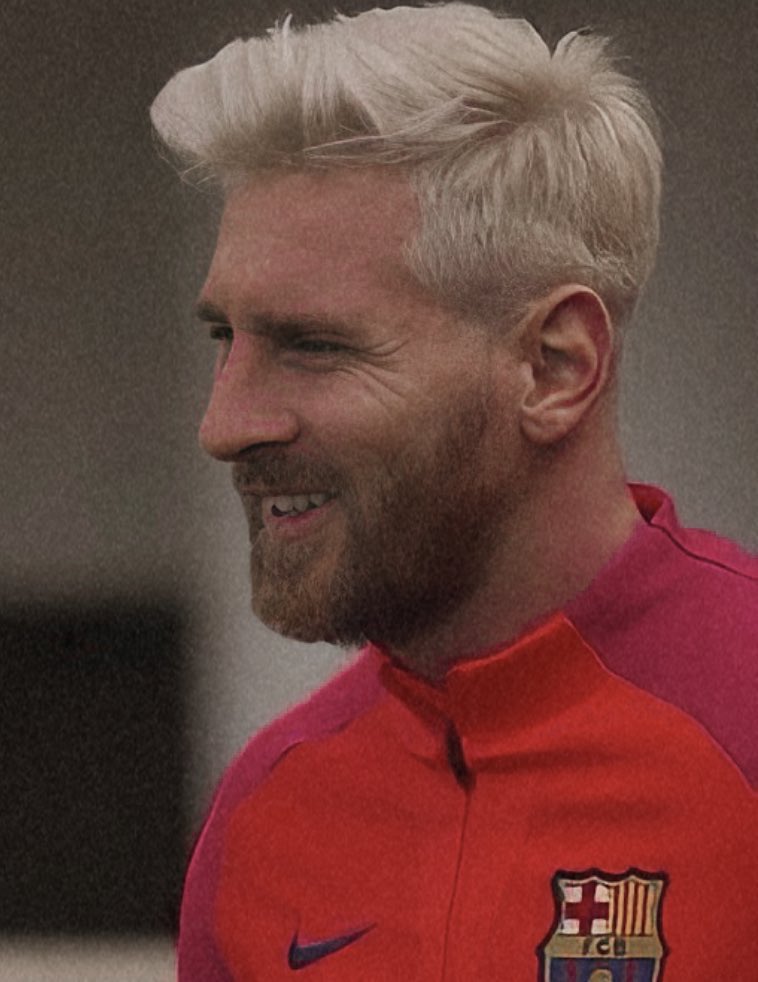 Has Messi dyed his beard or its naturally brown? - Quora