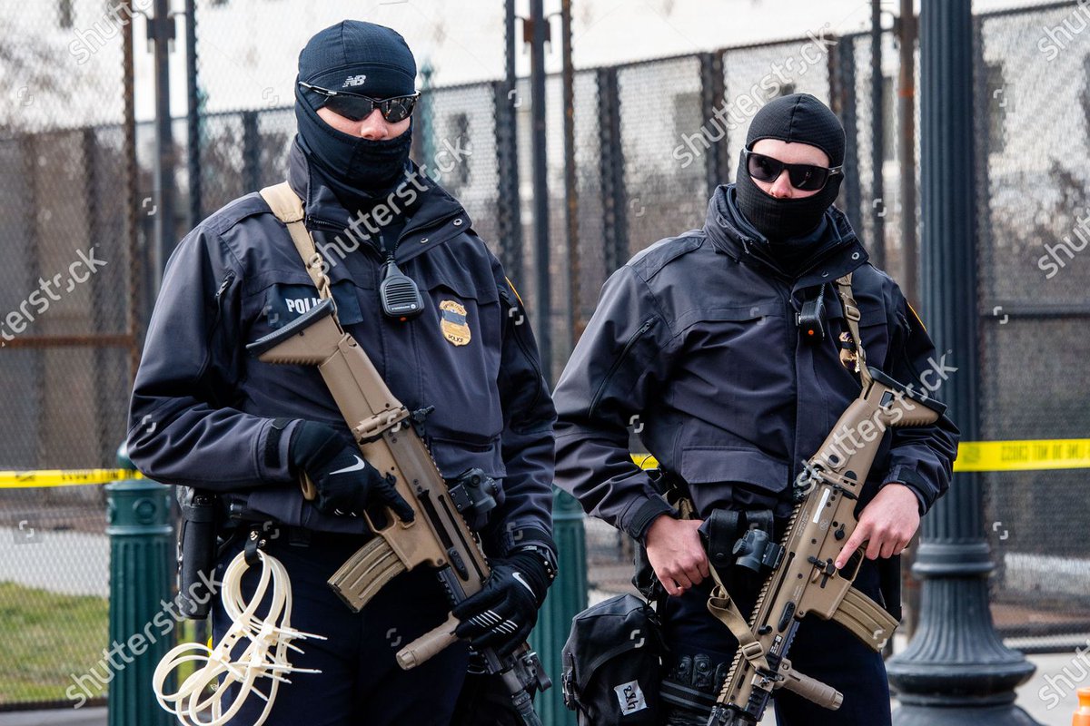Southwood T Co Qtthlqxpi7 ワシントンdcを警備している警察の人がスカーという超 かっこいい鉄砲を持っています