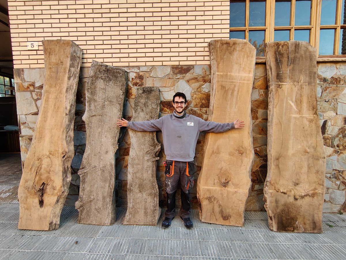 I si comencem a fomentar de veritat els oficis entre els joves? Així sabrien perquè algú pot ésser tant feliç quan arriben 5 taulons així de grans a casa seva. Salvem els oficis, salvem les tradicions.🤘