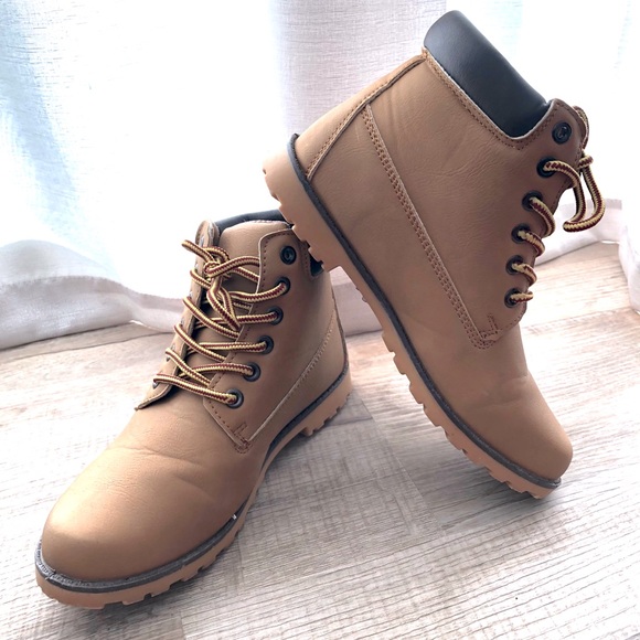 Shanoia's tweet image. So good I had to share! Check out all the items I'm loving on @Poshmarkapp #poshmark #fashion #style #shopmycloset #ugg #katespade #wetseal: posh.mk/ND74cySL7cb