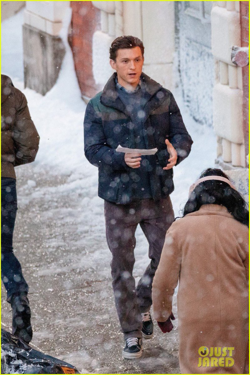 spideyupdated's tweet photo. More set photos from #SpiderMan3 via @JustJared https://t.co/fin8ugWXJk