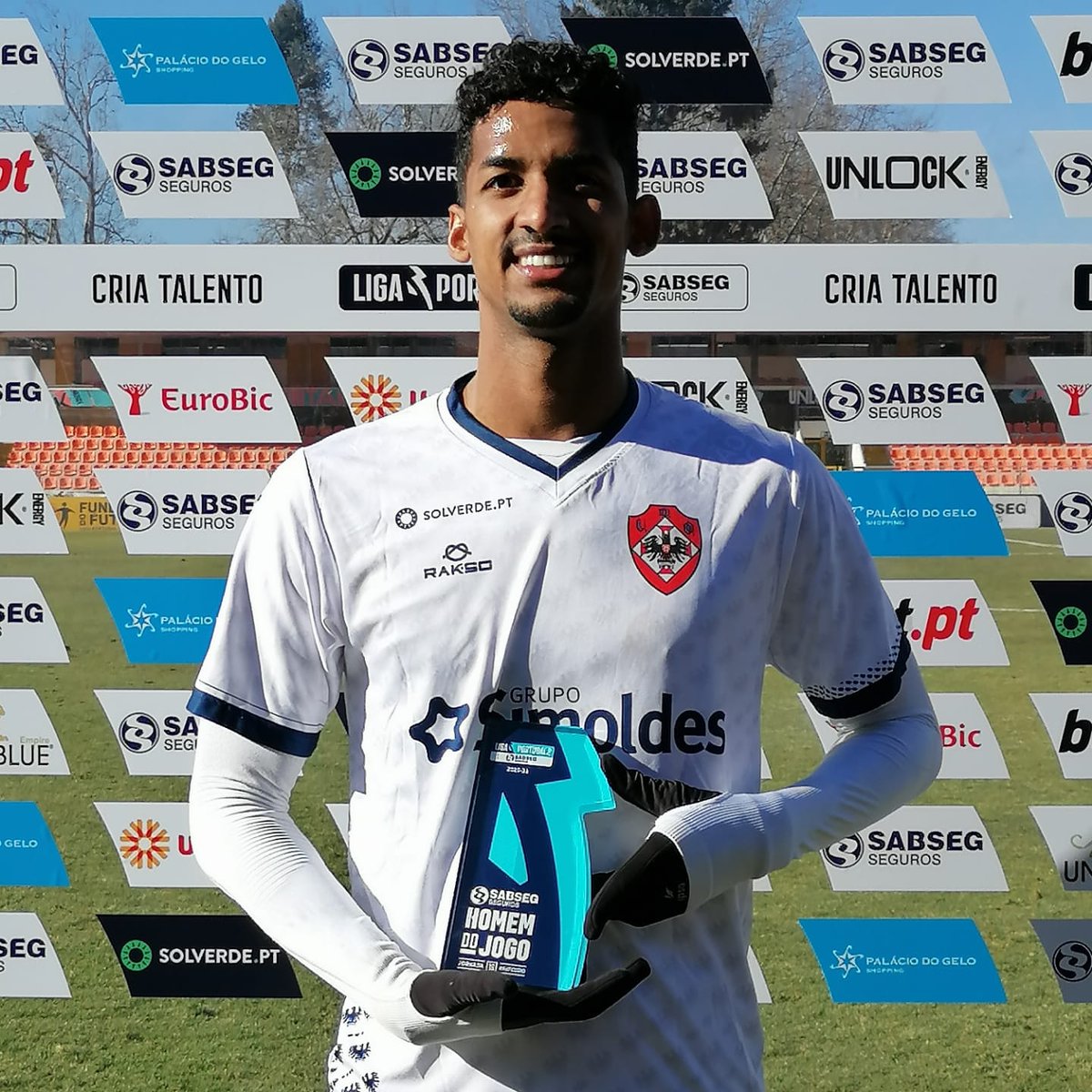 oliveirense_sad's tweet photo. 🏅 O nosso central Raniel foi eleito pela liga o homem do jogo de hoje diante o AC Viseu.
#udoliveirensefutebolsad #somosunião #oliveirense #udosad #ligaportugal #ligaportugalsabseg #sporttv #homemdojogo https://t.co/yp81MsdIZU
