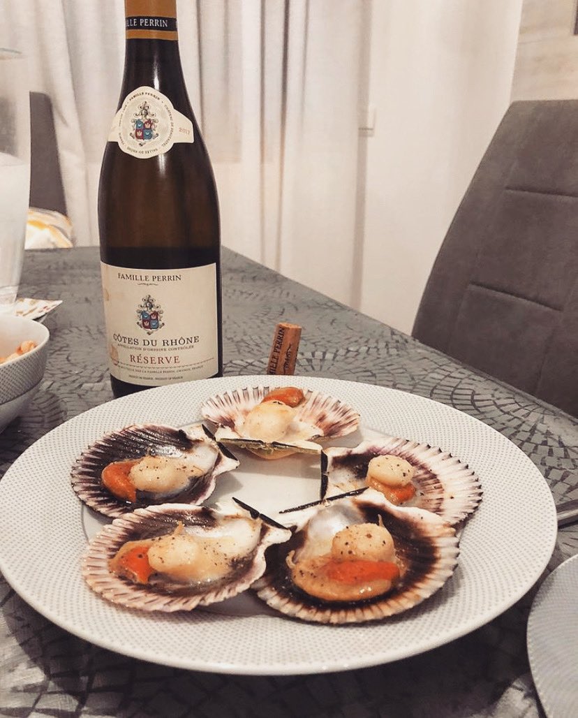 White Côtés du Rhône & Scallops. 
#familleperrin #vin #wine #cotesdurhone #rhonevalley #scallops #foodandwine