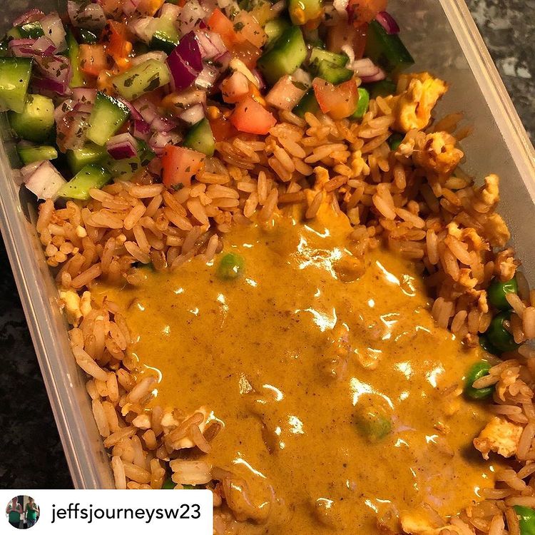 Originally posted by @jeffsjourneysw23 Night shift snackage of egg fried rice, 5 syns for 35g of Mayflower curry sauce and onion salad 🥒🍅🧅
-
You can purchase our sauces from <a href="/icelandfoods/">Iceland Foods ❄️</a> #Farmfoods <a href="/bmstores/">B&M Stores</a> <a href="/homebargains/">Home Bargains</a>
-
#slimmingworld #diet #healthyeating #swmafia