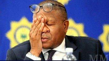 MaphefoM1's tweet photo. Aii Precious likes ruining outfits with her jackets😑#DateMyFamily https://t.co/jB8ln6XD9z