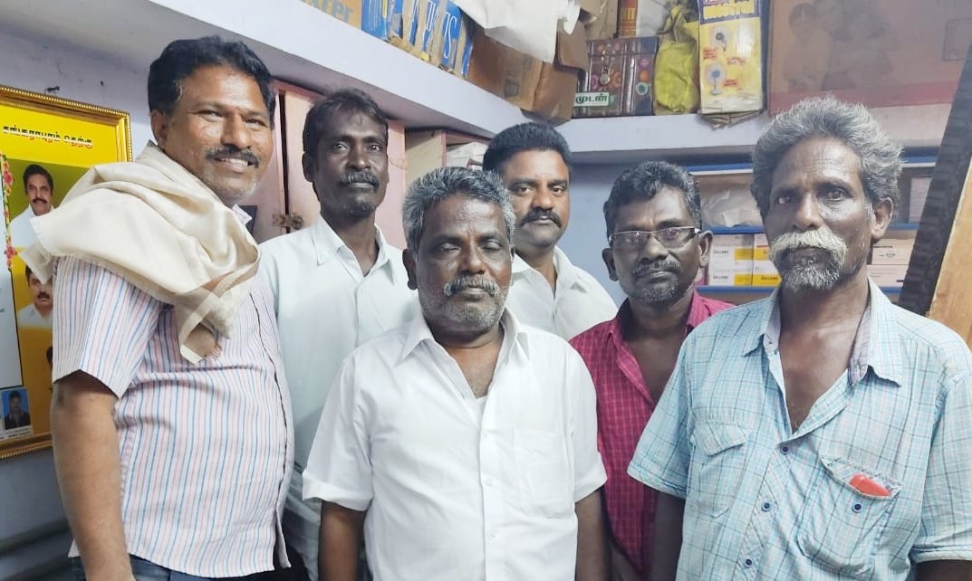 DRMGKOFFICIAL's tweet photo. இன்று (17-01-2021) முன்னாள் ஒன்றிய கவுன்சிலர் திரு.தேன்மொழி பெரியசாமி மற்றும் நிர்வாகிகள் தை திருநாளை முன்னிட்டு நேரில் சந்தித்து வாழ்த்து பெற்றார். https://t.co/L3JNylp8d3