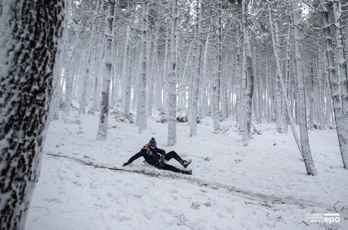 _erdemsahin's tweet image. #snowy day in #istanbul @epaphotos