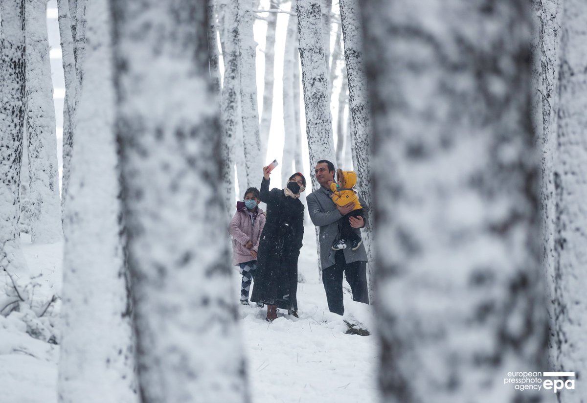_erdemsahin's tweet image. #snowy day in #istanbul @epaphotos