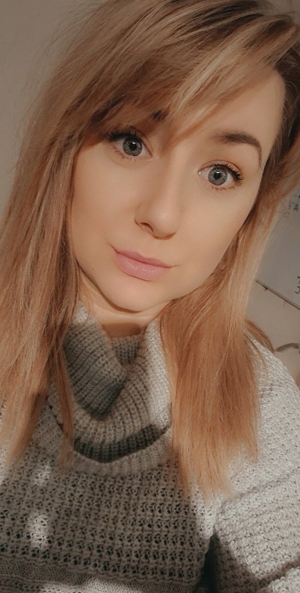 koalaatea's tweet photo. The temptation to slap a pink or blue hair dye on this at the moment is unreal. I'm bored of it and the colour. The hair dresser is closed and yeah. #selfie #face #nightshiftmode #NurseLife https://t.co/Z6GL02epJm