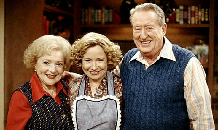 that70sbr's tweet photo. A icônica Betty White (Bea Sigurdson, mãe da Kitty) está completando 99 anos hoje. Parabéns! ✨ https://t.co/fbndPxhF3R