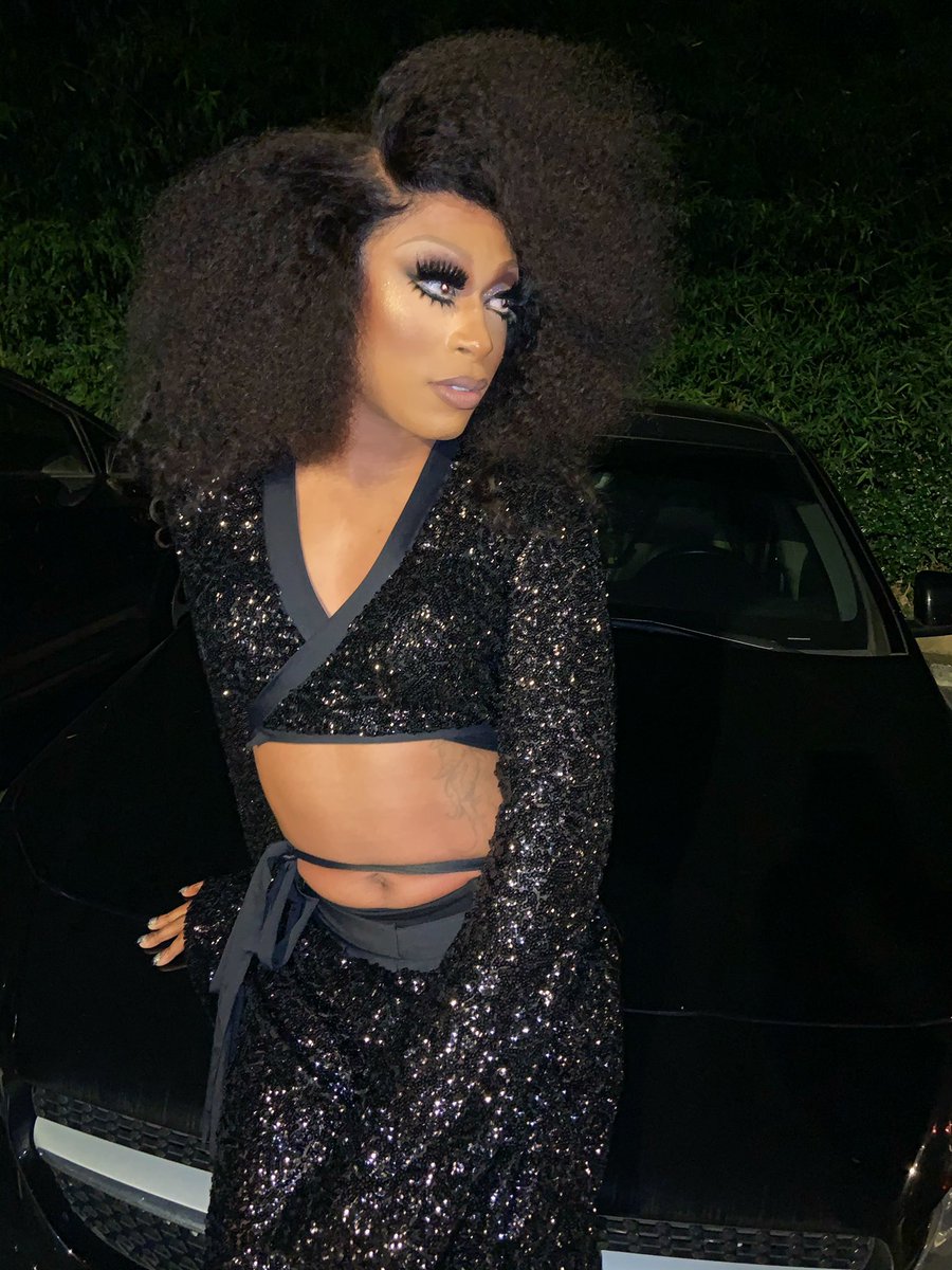 TheeSocialitee's tweet photo. I can do it all 😈❤️
Camille Balenciaga
#dragsface #drag #transformation #ballroom https://t.co/RuKo4cRsD4