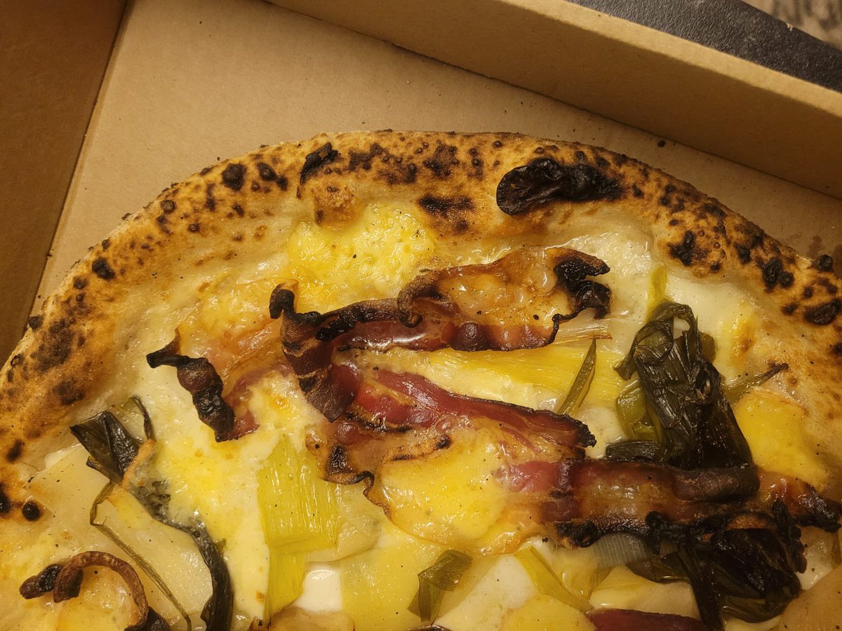 Our lovely Pizza 6, crispy pancetta, buttered leeks, Fior di latte mozzarella, Montgomery’s Ogleshield. Available now (along with our other pizzas) for delivery on UberEats or for collection via ottolichfield.square.site
Happy Sunday!🍕🍕🍕