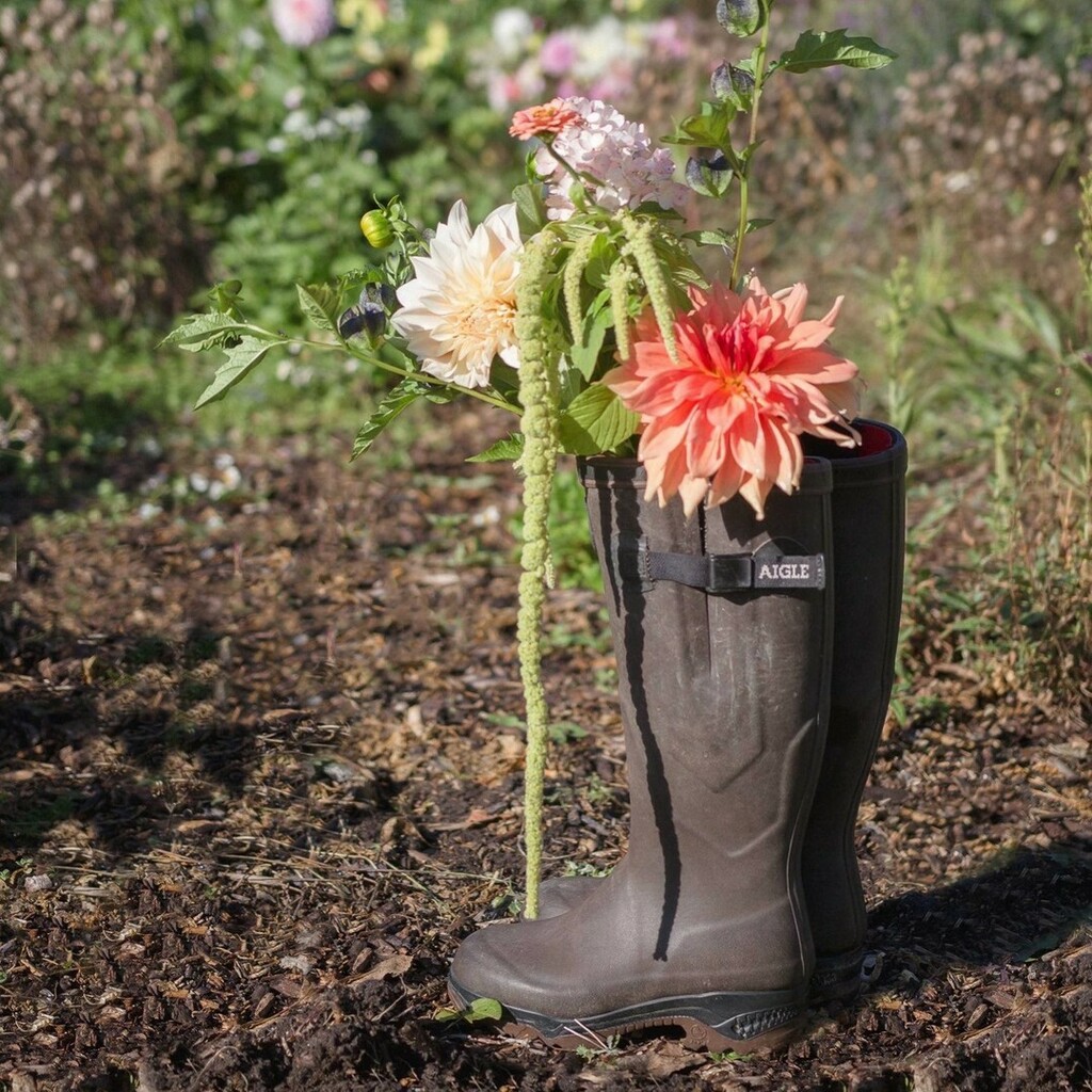 myflowerpatch's tweet image. #flowerfarmerama post 10 – Who inspires you?

It might be cheesy to say nature, cheesy but true. Nature inspires the way I work, the colour combinations that I put together, the way I arrange and the plants that I grow. 

It’s also cheesy but true to say… instagr.am/p/CKJw9p7DIB3/