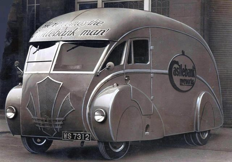 PastGlasgow's tweet photo. You'd be forgiven for thinking this was an illustration or an outlandish concept car design, but these sleek Deco-inspired laundry vans were built by Holland Coachcraft of Govan and could be found scooting around Glasgow and other major cities in the 1930s
Castlebank Laundry Van https://t.co/m084wiwQnI