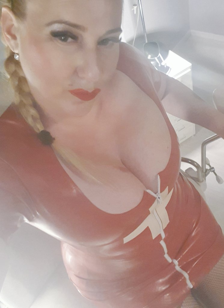 DominaSchweiz's tweet photo. Late night clinic session in my #dungeon in #Landquart #Grisons #Switzerland #Selfie 4 u
#catheter #sounding #BaCl #syringe #needles #procaine #electric #VioletWand #fisting #poppers #latex #bondage #intox #LaughingGas #cutting #branding #RubberMistress #Clinician
@TeamGlamUK #RT https://t.co/U7mp71xVWd
