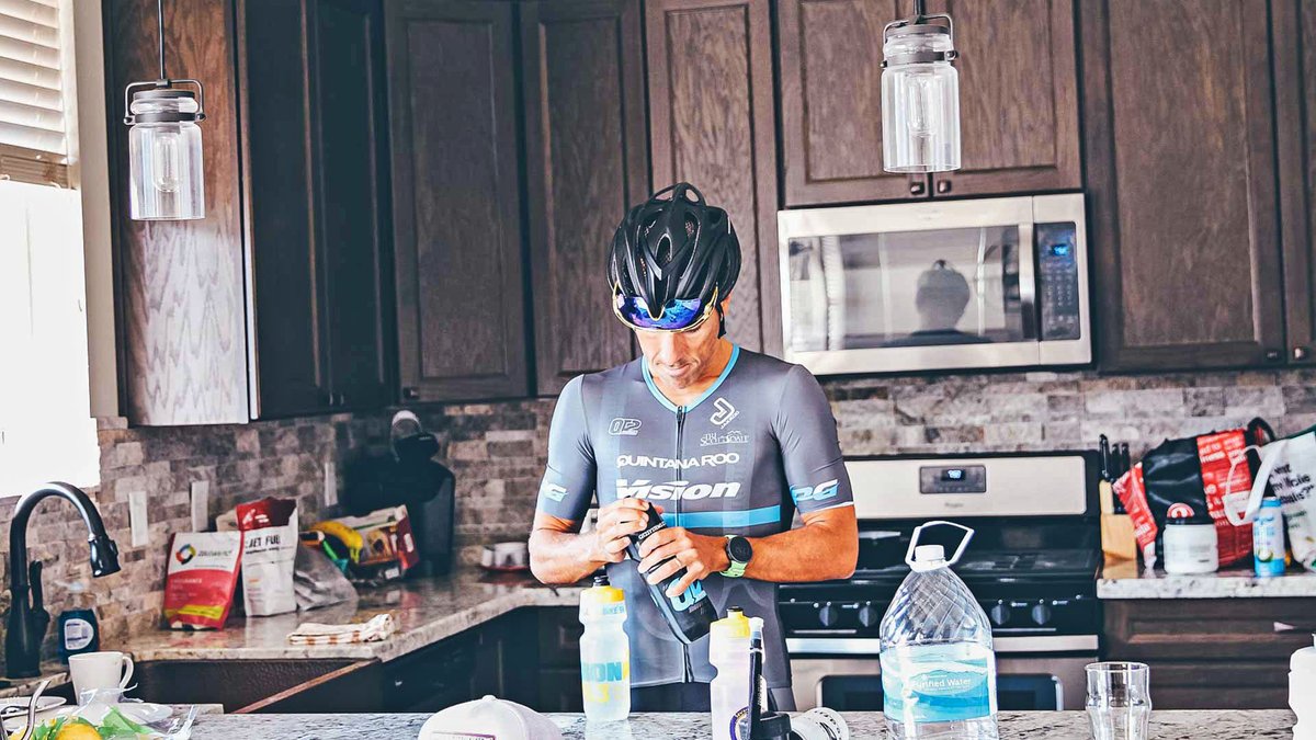 TrainingPeaks's tweet photo. Can eating less protein actually help you build muscle? https://t.co/KLdlMui4Wj https://t.co/Os4Kz5zNQ4