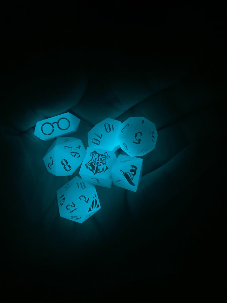 hardlightforge's tweet image. Holy moly these turned out so much better than I had even hoped for!  A little Lumos magic to light up the table. Available in my Etsy now! #customdice #HarryPotter #dice #handmadedice #dnd