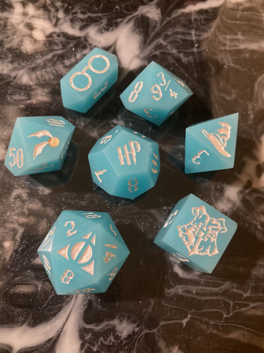 hardlightforge's tweet image. Holy moly these turned out so much better than I had even hoped for!  A little Lumos magic to light up the table. Available in my Etsy now! #customdice #HarryPotter #dice #handmadedice #dnd