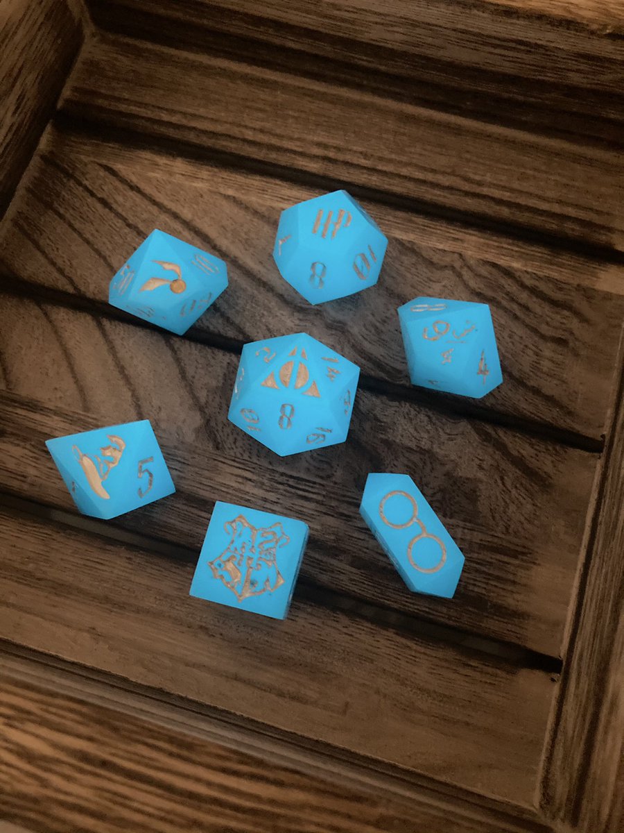 hardlightforge's tweet image. Holy moly these turned out so much better than I had even hoped for!  A little Lumos magic to light up the table. Available in my Etsy now! #customdice #HarryPotter #dice #handmadedice #dnd
