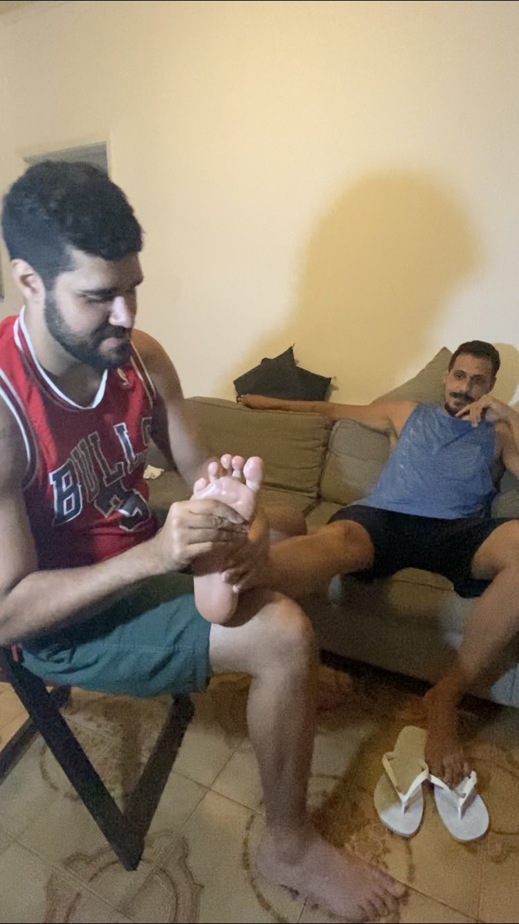 bigfeetforsale on X: Anybody wants to massage Arthurs giant size 17 US  feet? New video up! t.colO94IovBhV t.coyckD2jQMNP  X