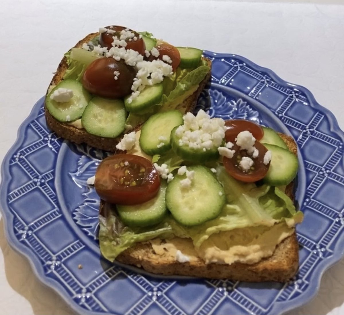 Sacha_Baumann's tweet image. Delicious sammies with homemade hummus and fresh veggies on a pretty plate. #simpleasures