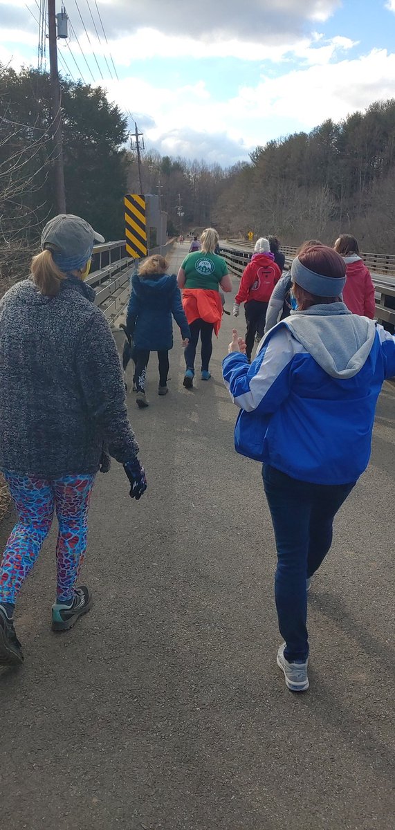 ChesaPeakers's tweet photo. Thanks to @dreamerone234 for hosting a great #ChesaPeakers hike around Lake Needwood, MD! https://t.co/lXwkl1yaak