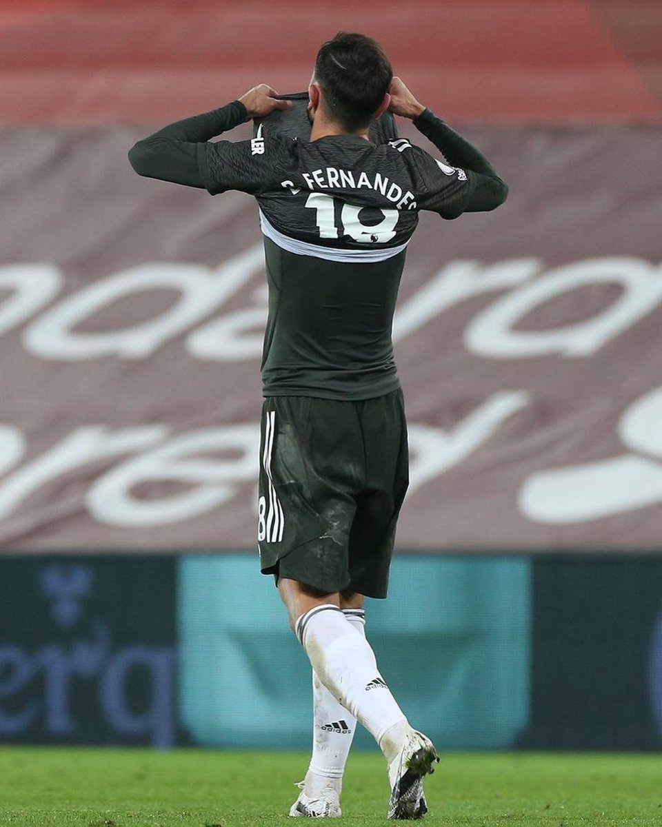 utdreport's tweet photo. Ig Bruno: "'One day when you look back, you will see that the most beautiful days were the ones you fought for' #mufc" [brunofernandes.10] https://t.co/BwvRYQWjjO