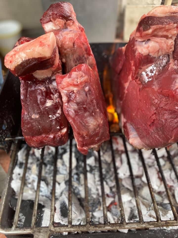 JohnMFodera's tweet photo. I know who’s eating these because I’ve had them with him. This is what he makes for 3 people! #Tuscanvines @efalsini  #piaggia https://t.co/nAf3G9xhAS