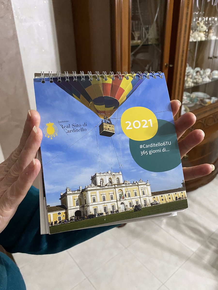 🎁 Un piccolo dono per premiare tutti gli #chef amatoriali che hanno partecipato alla nostra challenge #RicetteBorboniche, divertendosi a replicare ogni settimana i piatti della #domenica. È in arrivo il calendario 2021 del Real Sito di #Carditello! @_MiBACT <a href="/Campaniartecard/">Campania Artecard</a>