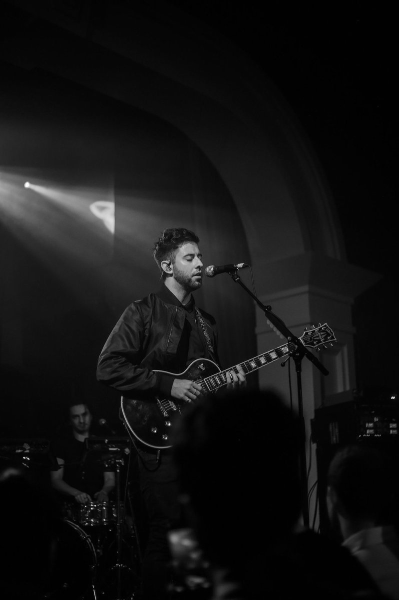 9. To Let A Good Thing Die- Bruno Major 31 minutes of pure beauty. Bruno Majors voice is like magic, while using his angelic voice to the guitar licks in the background. He gives you a feeling through this album by leaving you with a kind of freedom from love to heartbreak