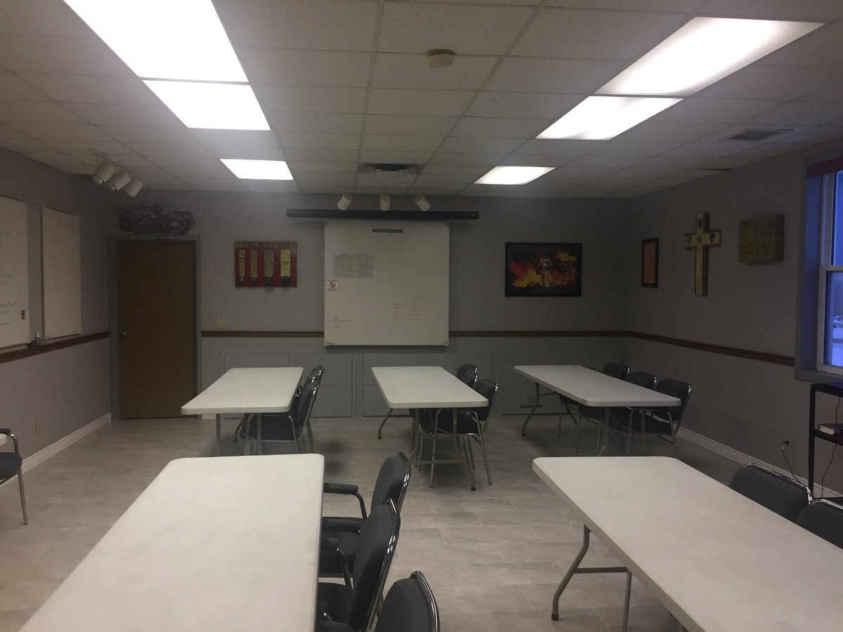 mechanicnu's tweet image. It is absolutely an honour to work with firefighter and there family’s with that much pride to take the time and effort towards decorating the meeting room at the fire hall Building most of the things in his garage at his home THANK YOU Jeremy and Karen