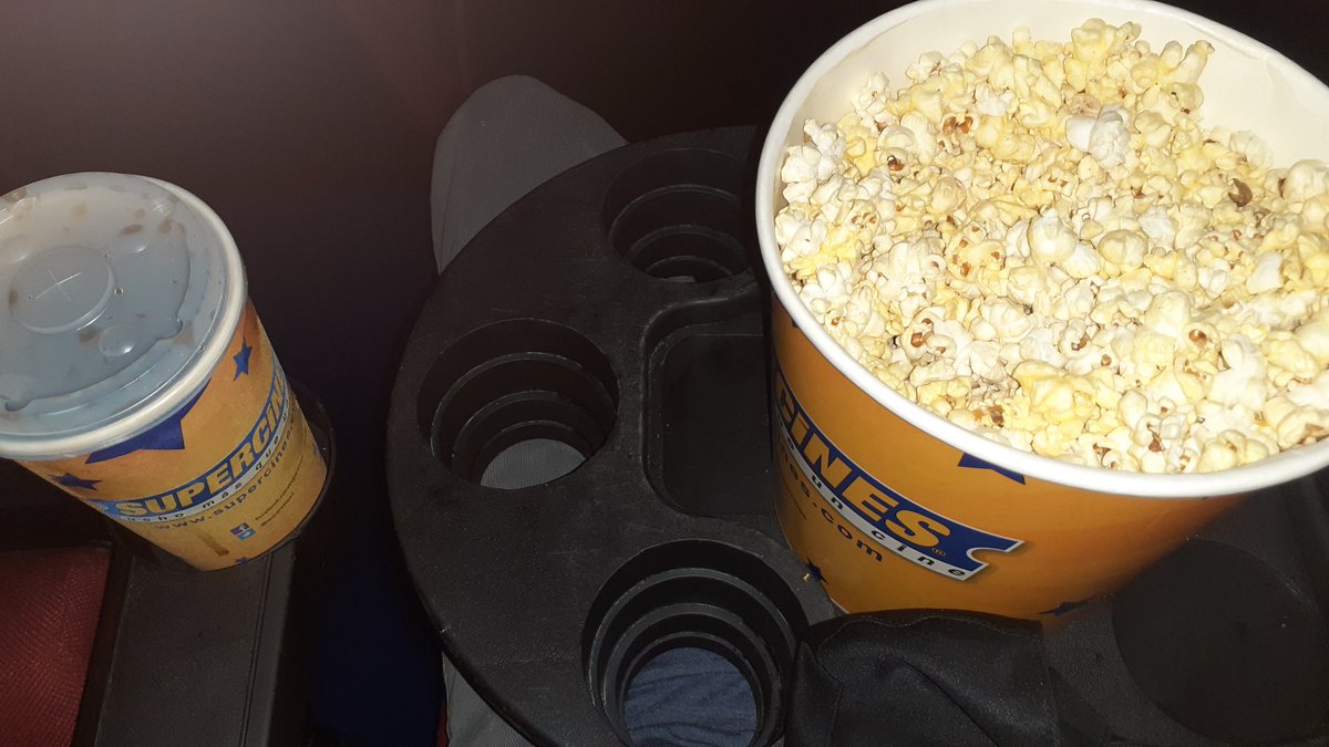 avilez_alvarez's tweet photo. Fui a Supercines de Guayaquil, Ecuador a ver 100% Lobo y fue increíble la pase muy bien y me encanto la película y el doblaje a muchos les quedaron muy bien, lo recomiendo y más para los niños también 👌🏻🐺🐩
#cienporcientolobo #100lobo #100wolf #Ecuador https://t.co/u8cGP3vTAc