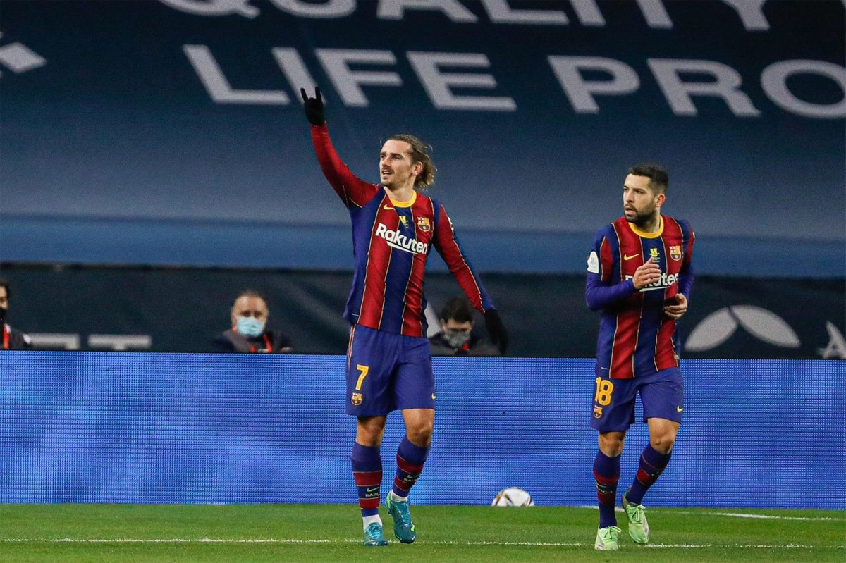 tjcope's tweet photo. 📺@AntoGriezmann con @Rsierraplus:
🎙️"Son jugadas mal defendidas. No hablamos. Alguien tiene que gritar y a veces grita, a veces no... Hay que trabajarlo".
🎙️"No se qué ha pasado en la jugada de Messi"
#SuperCOPE🏆 https://t.co/fO9EH0YT0A