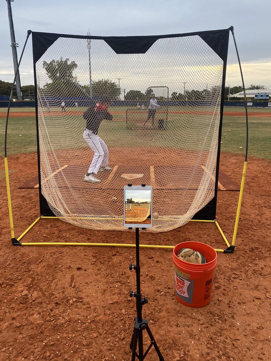 XLBSNAPPERS's tweet photo. We are getting some extra work in with our 2021s-2024s prior to their respective HS tryouts...

Video delay on the iPad to watch and critique each round!

#XLBtraining #SGOD #travelbaseball #playerdevelopment https://t.co/cxzmnohYqR