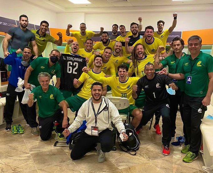 OlympicEsporte's tweet image. EM JOGO EMOCIONANTE BRASIL EMPATA COM A TUNÍSIA NO MUNDIAL DE HANDEBOL MASCULINO

Fim de jogo: 🇧🇷Brasil 32-32 Tunísia🇹🇳

#Guerreiros #GoBrazil #Warriors #Egypt2021