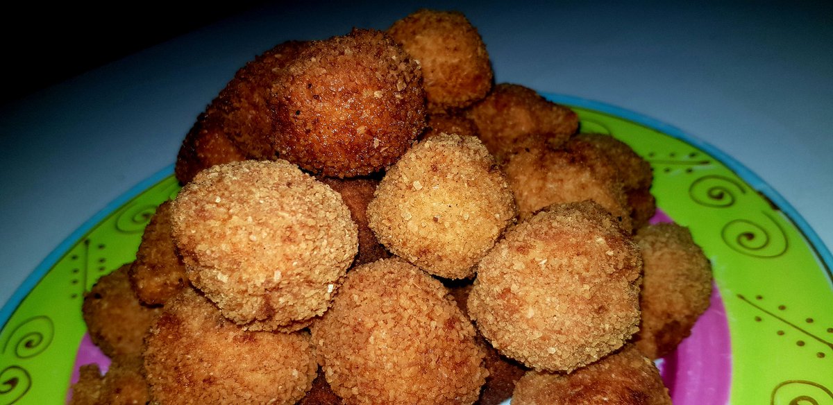 Au menu de ce soir...
Nuggets au poulet <a href="/MyKokoChick/">KokoChick</a>. Spécialement pour ma princesse. C'est moi-même qui était aux commandes et je suis très fier du résultat 😍
Il y a d'énormes avantages à côtoyer Chef Nwoula.