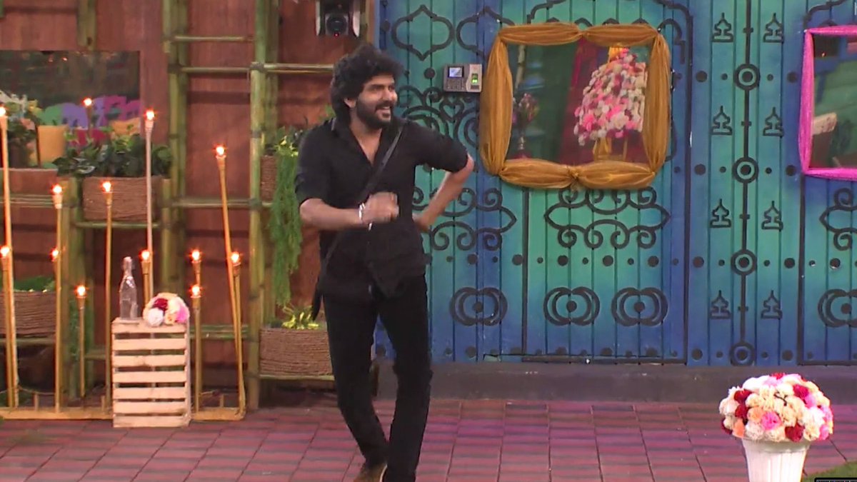 TheHoodedMan_10's tweet photo. Dei kavinnu...ne mass da 💪🏽
what a screen presence,what a charm 🔥🔥🔥
#BiggBossTamil4 #BiggBoss4Tamil #BiggBossTamil #Kavin #KingKavin #KavinArmy https://t.co/KkgrMjPllI