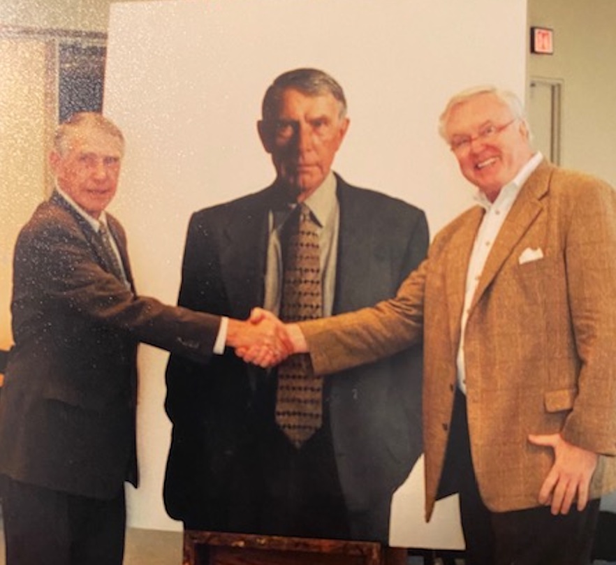 MikeErlandson's tweet photo. My late uncle/alter-ego Phil Polivchak (over my shoulder & with Rep. Sabo/his Capitol Portrait) convinced #robertmccurdy to paint portraits. His amazing work featuring visionaries like Morrison, Mandela & Tutu @smithsonian National Portrait Gallery here: https://t.co/NQoL4Cn47l https://t.co/UjEGkU6djm
