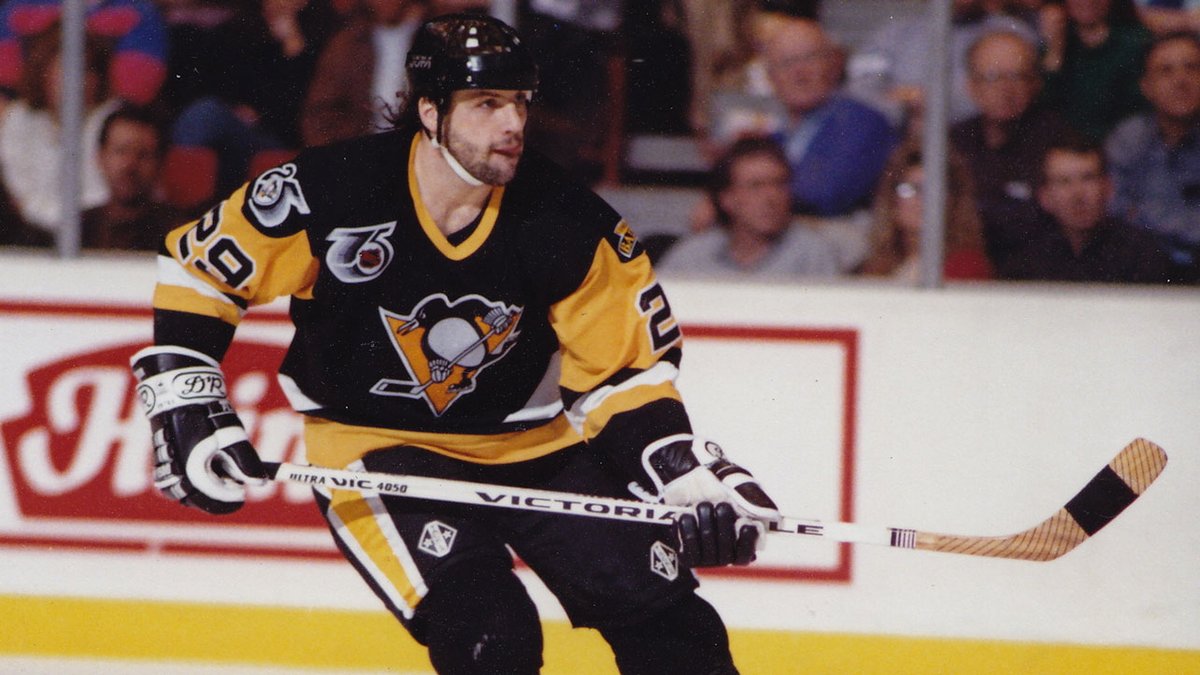 penguinslive's tweet photo. Don't forget to be a part of our 2nd intermission by tweeting a question to @pbourque29 use #PensLive and @Brian_Metzer will get his answer during #TweetTheOl29er pres. by @edgarsnyder https://t.co/JuKTKeAyp6