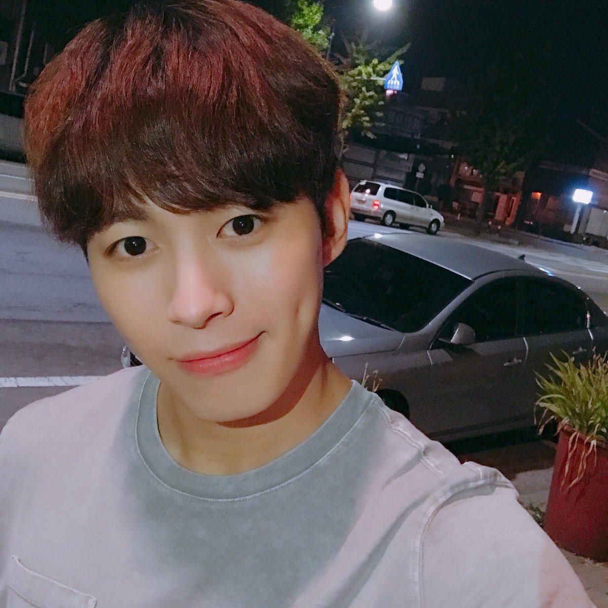 wxnshiksrose's tweet photo. I’m really missing you right now 💜
#StarlightSelcaDay https://t.co/oBiGwR0qH8