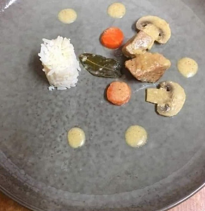Ludovic_1990's tweet photo. Grâce à top Chef, j'ai appris à présenter ma blanquette et je fais de sacrées économies👍🤣 https://t.co/aIHr3ypWQQ