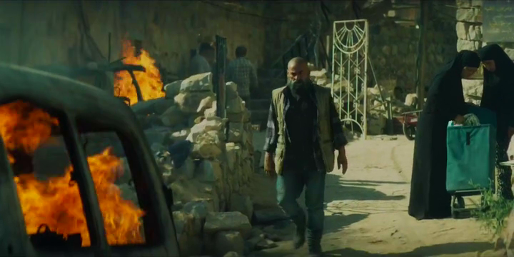 El episodio 6 empieza con Vergara escondido de Santoro en Alepo, Siria, una nueva resemblanza con otros grandes exorcistas de cine con ánimo aventurero, como el padre Merrin en Irak o el padre Lamont en África.
