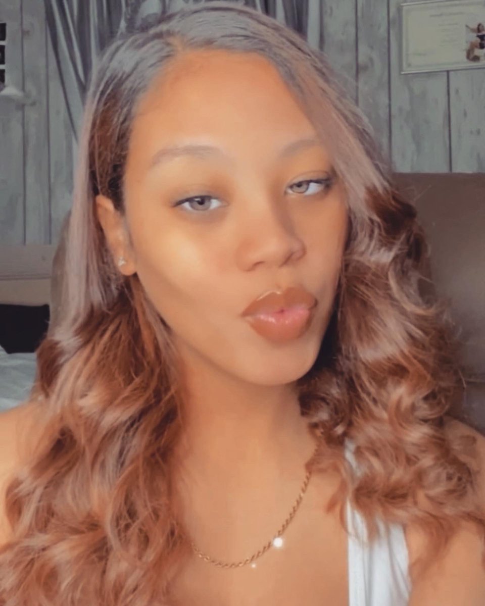 bredanyeleee's tweet photo. honey 🍯🌹 https://t.co/h9SXvGYPzG